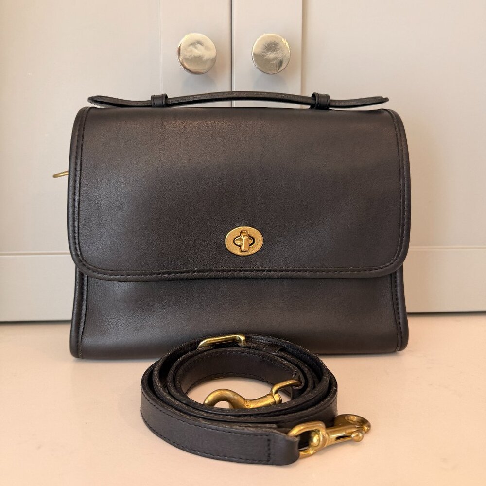 Vintage COACH Court Turnlock Crossbody Bag – Model 9870 | Black